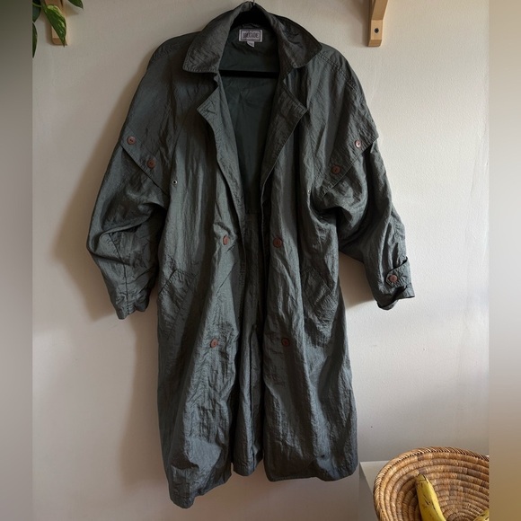 Vintage Decade Lightweight Trench Coat – Oversized Fit - Picture 4 of 6